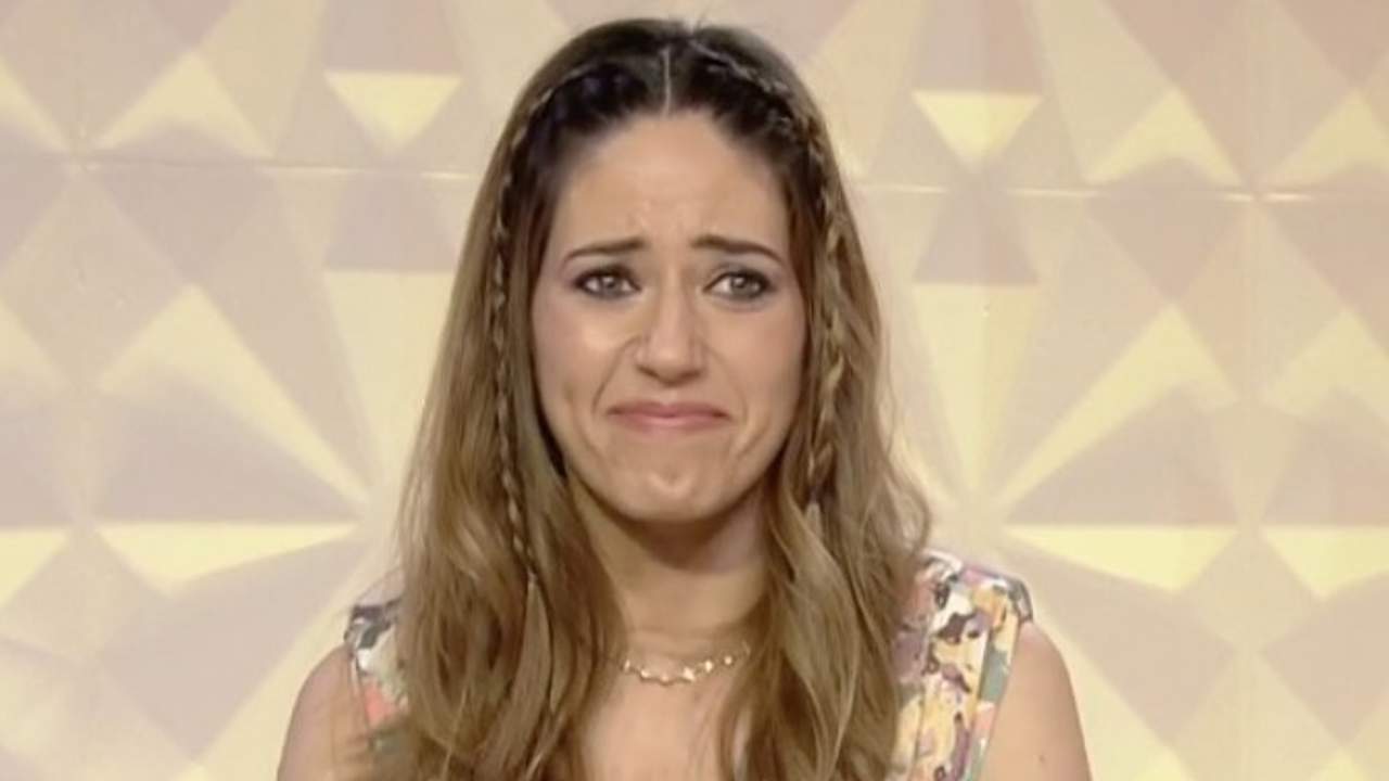 La emoción incontrolable de Núria Marín con las desconsoladas lágrimas del director de 'Socialité' en directo