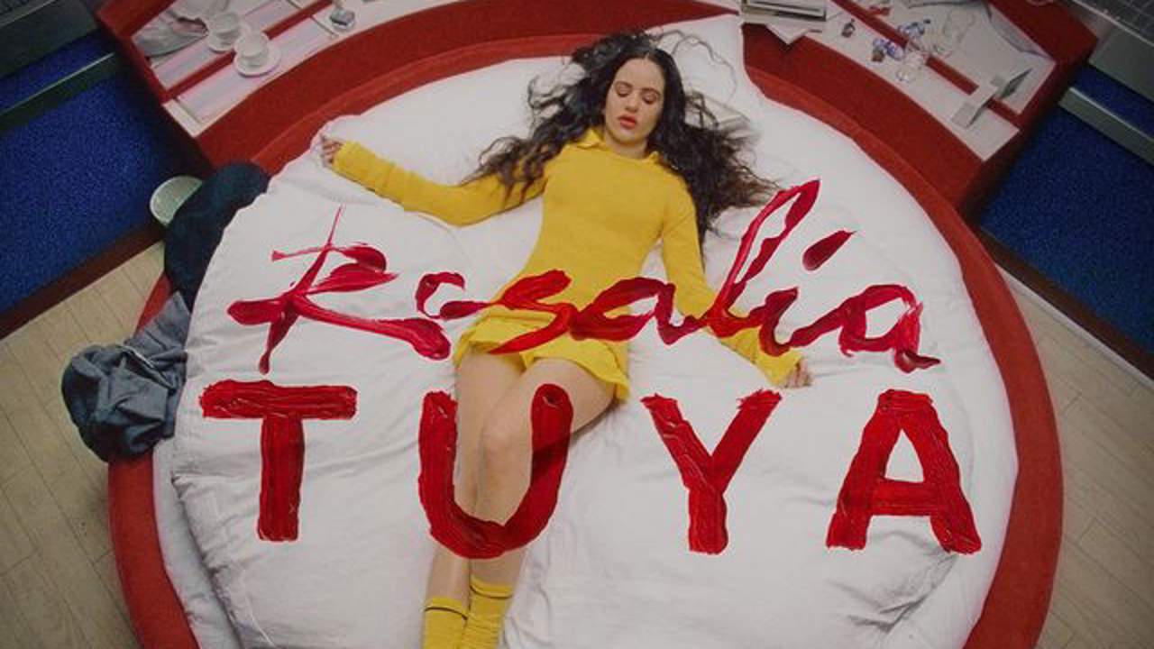 ¿Qué significa la hora espejo 22:22 que sale en el videoclip de 'Tuya' de Rosalía?