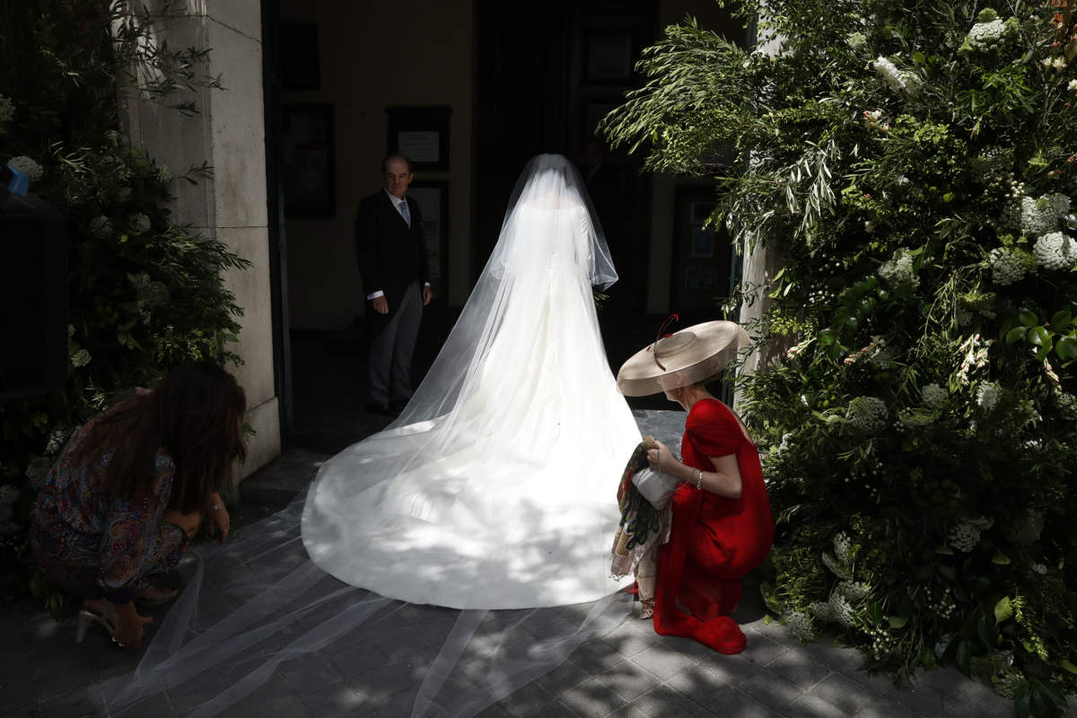 El vestido de la novia, por detrás