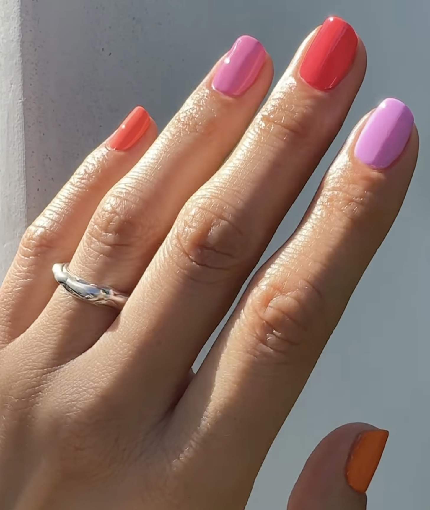Diseño de manicura para uñas cortas: Mix de colores