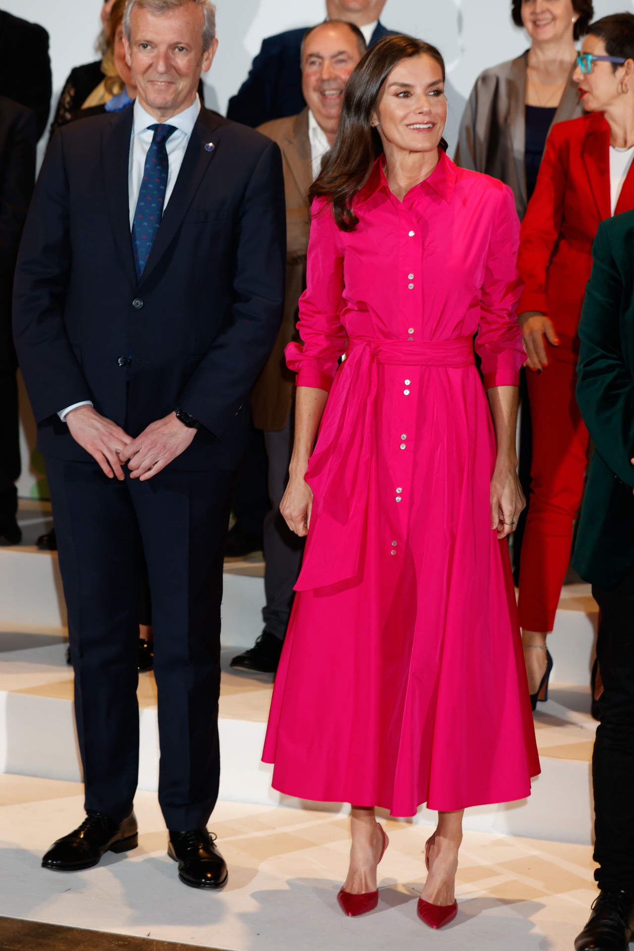 Letizia con vestido camisero.