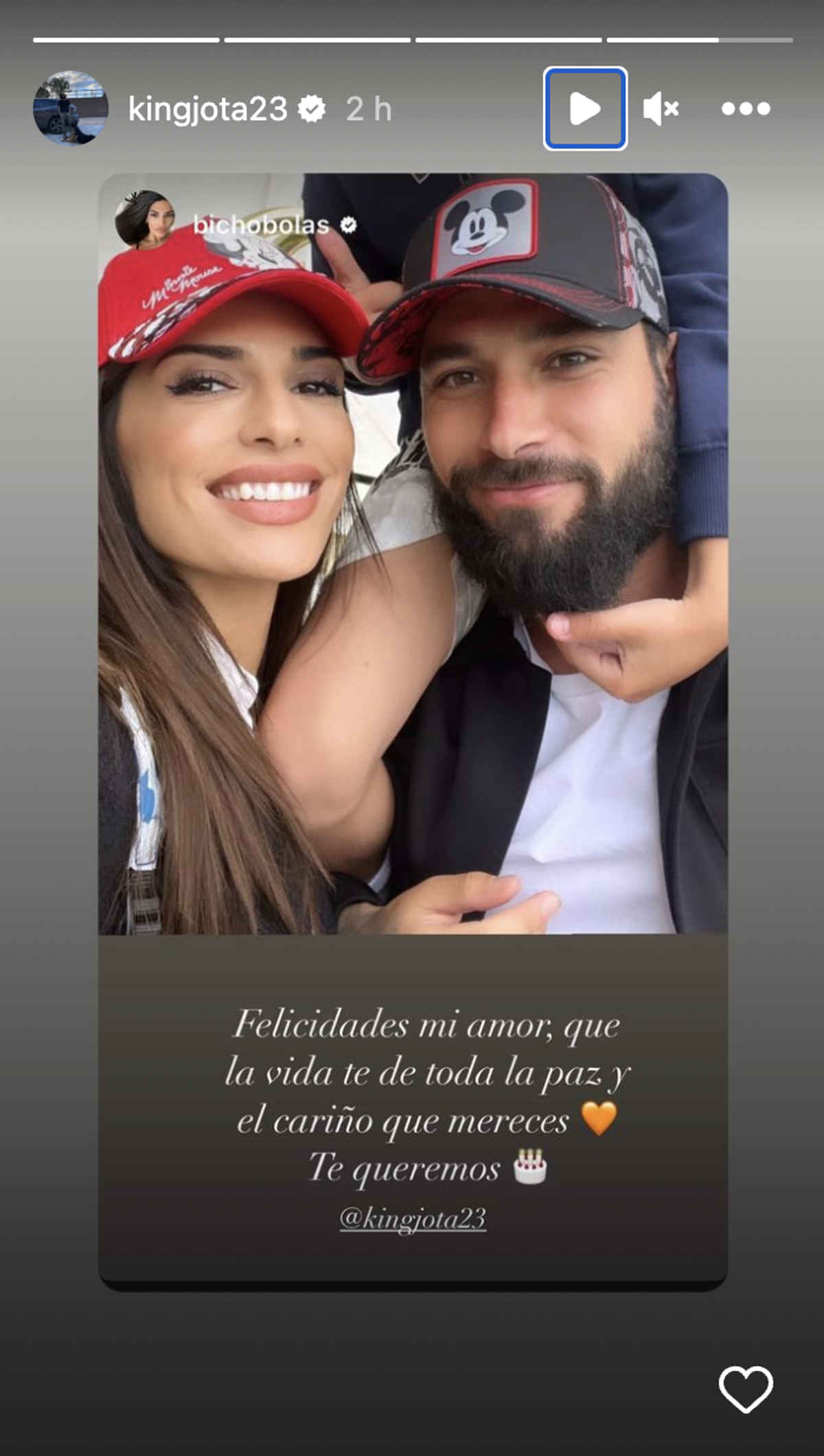 Jota Peleteiro y su novia