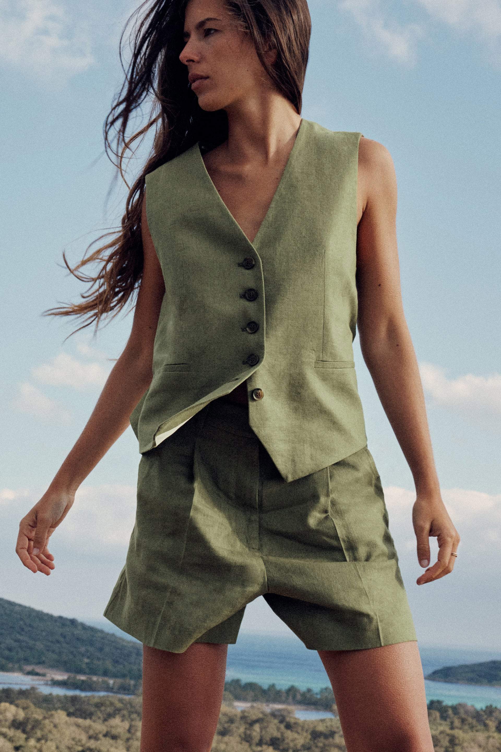 Pantalones cortos de Zara: Bermudas de lino verdes