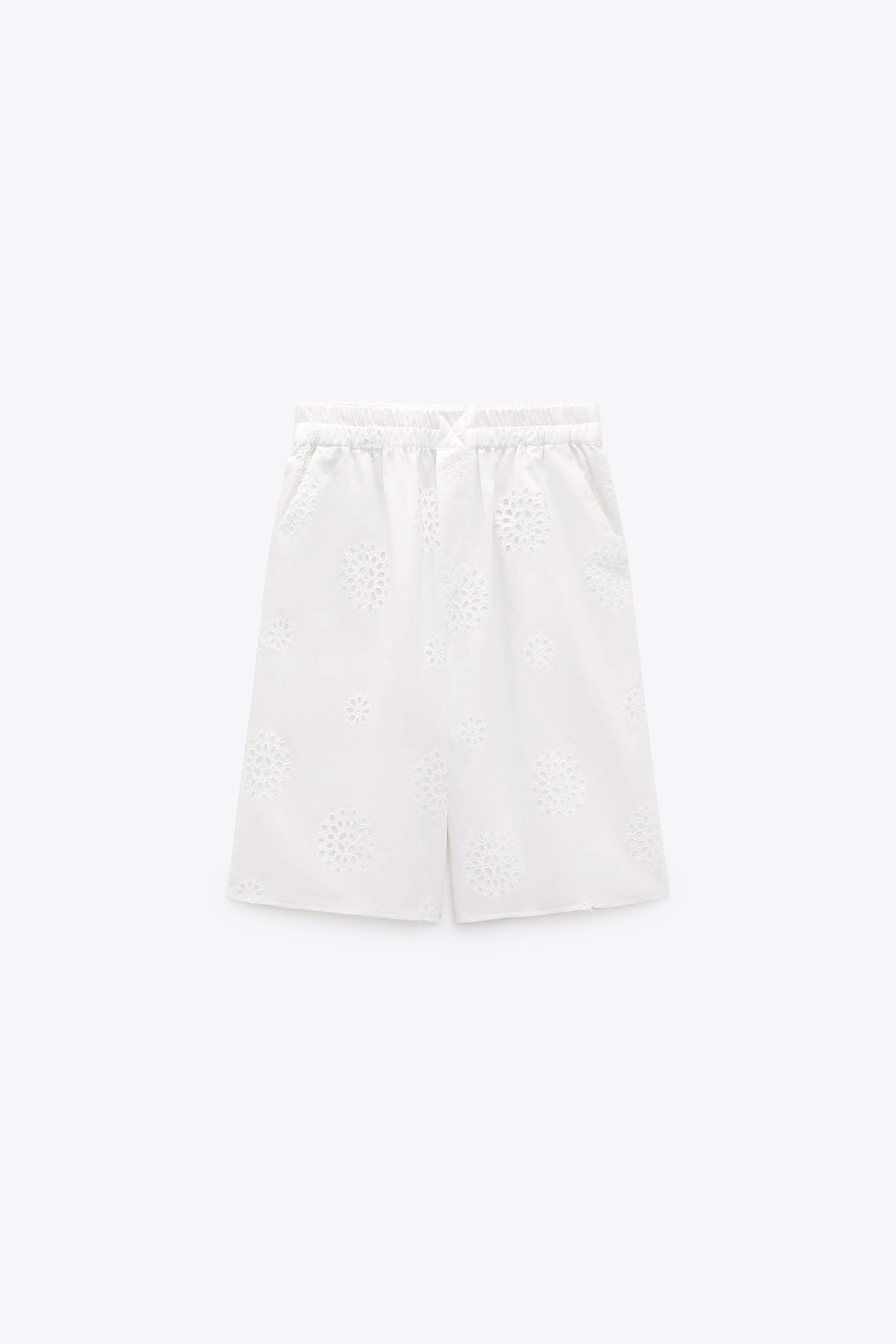 Pantalones cortos de Zara: Bermudas largas con bordados