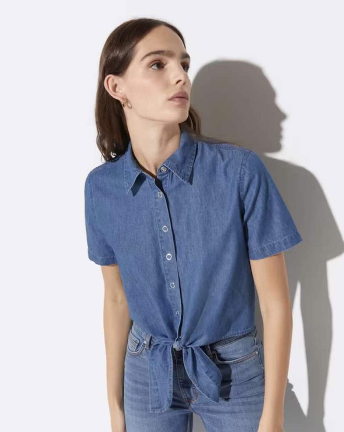 Camisa denim con lazo de El Corte Inglés