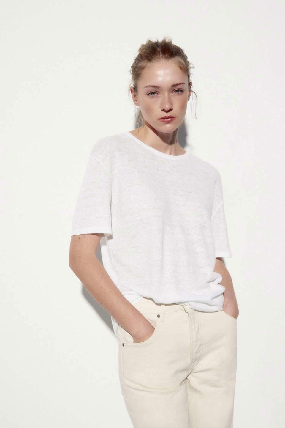 Camiseta de lino blanca de las rebajas de Zara