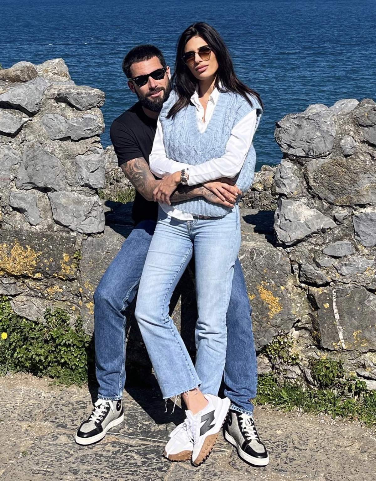 Jota Peleteiro y Miriam