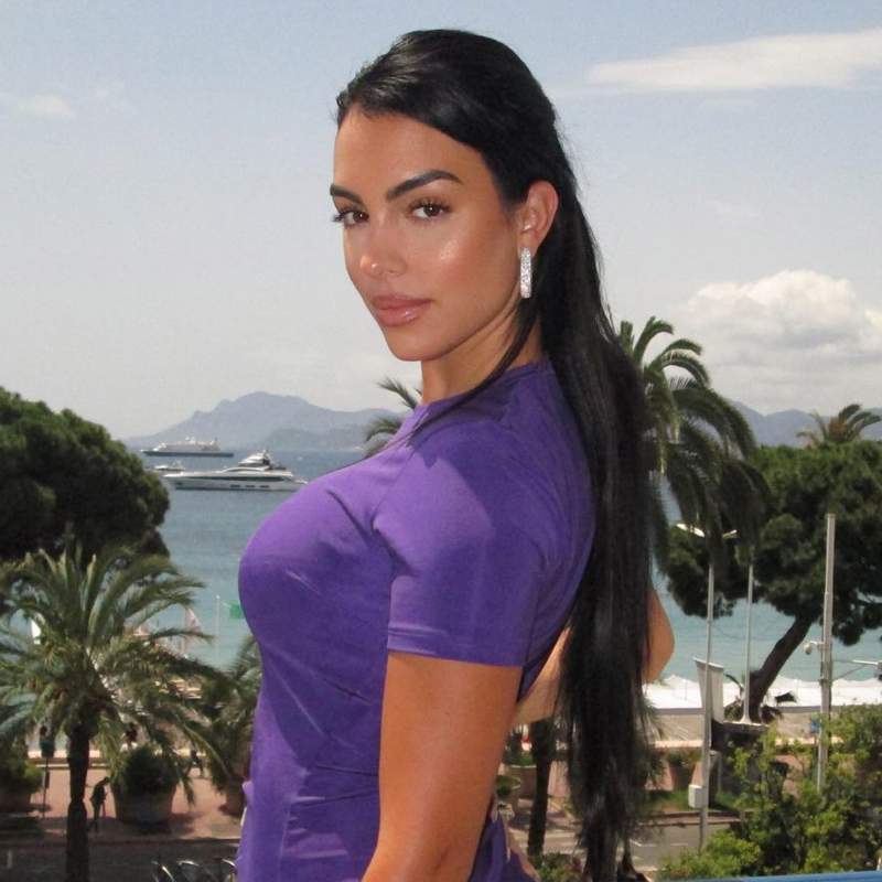 Georgina Rodríguez se da un chapuzón en el mar con más de 100.000 euros en joyas
