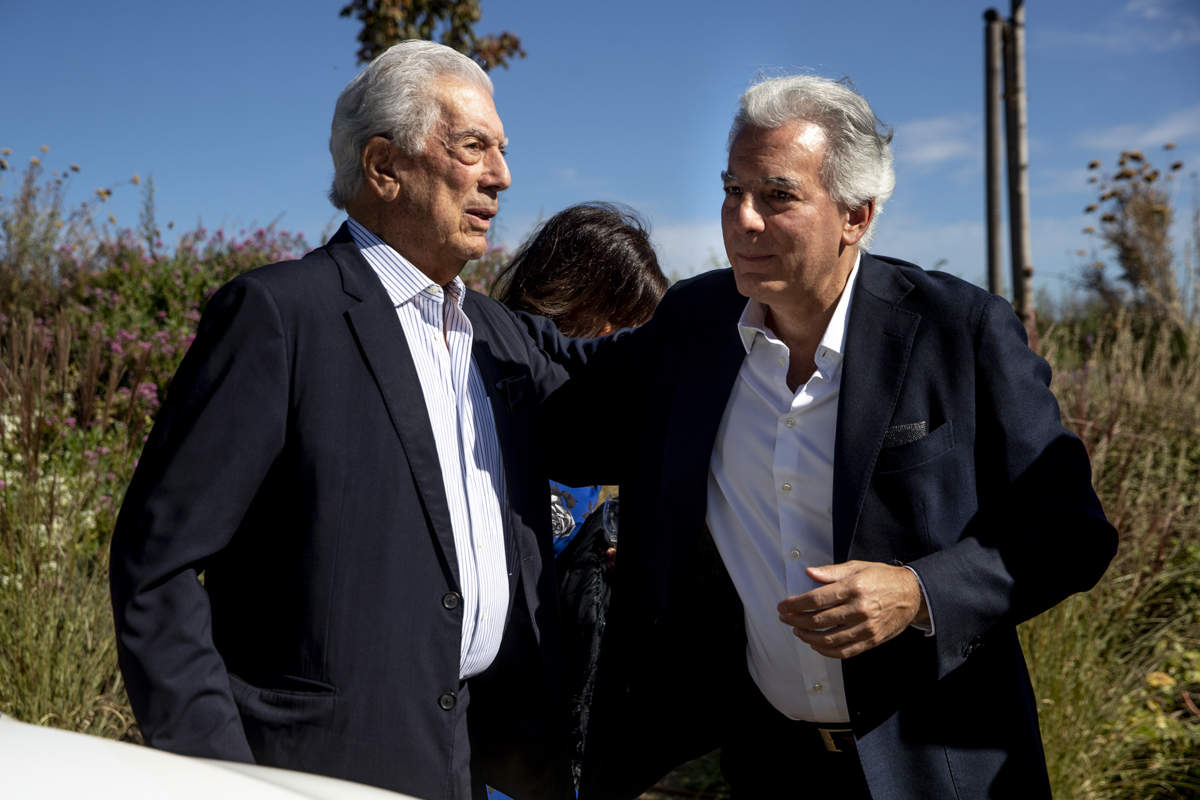 Mario y su hijo Álvaro Vargas Llosa
