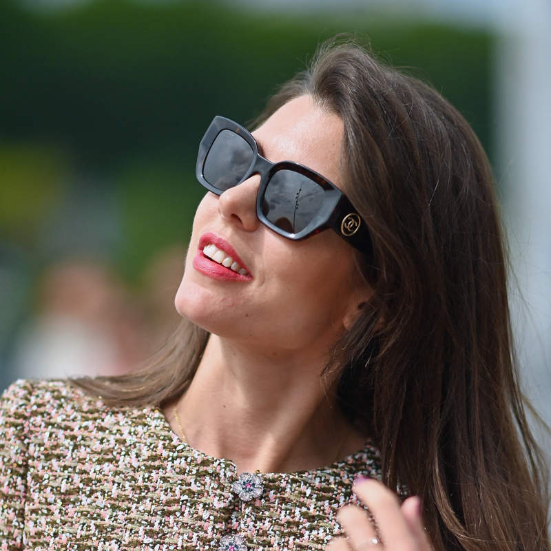 Carlota Casiraghi, en minifalda, causa sensación en el 'front row' de Chanel en París