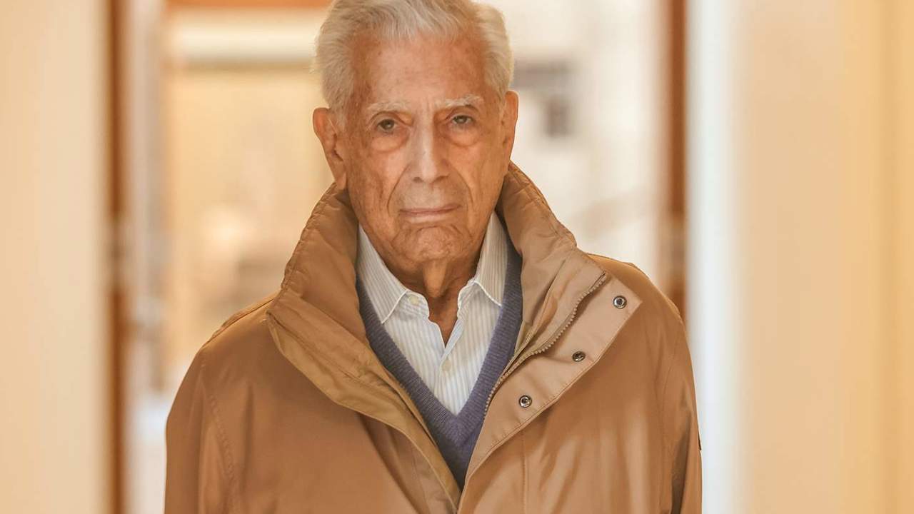 Mario Vargas Llosa reaparece por sorpresa tras su encuentro con Tamara Falcó e Íñigo Onieva