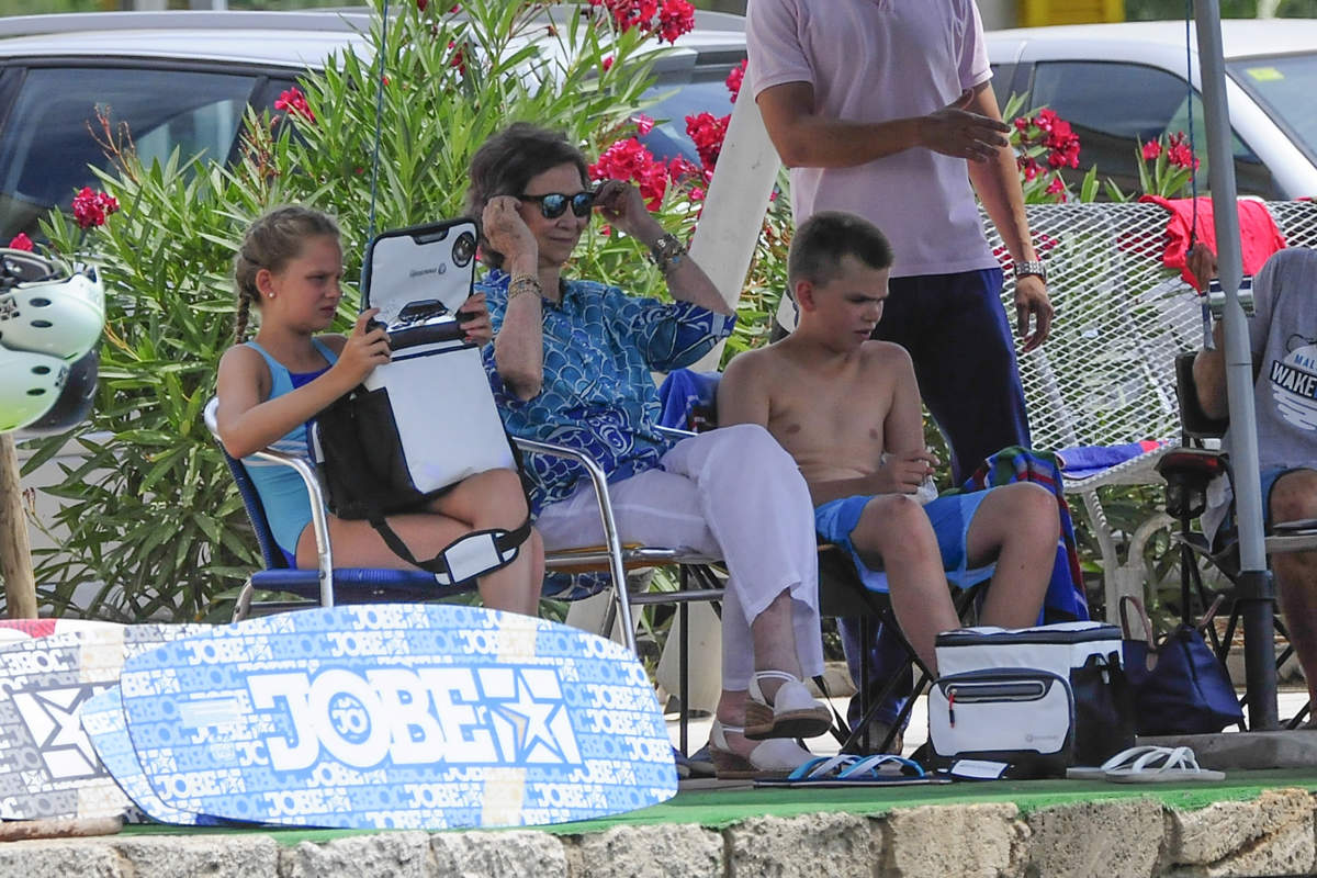 Reina Sofía con sus nietos