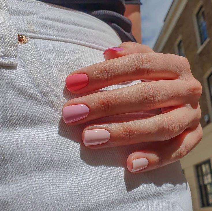 Manicura rosa: tendencia Barbiecore