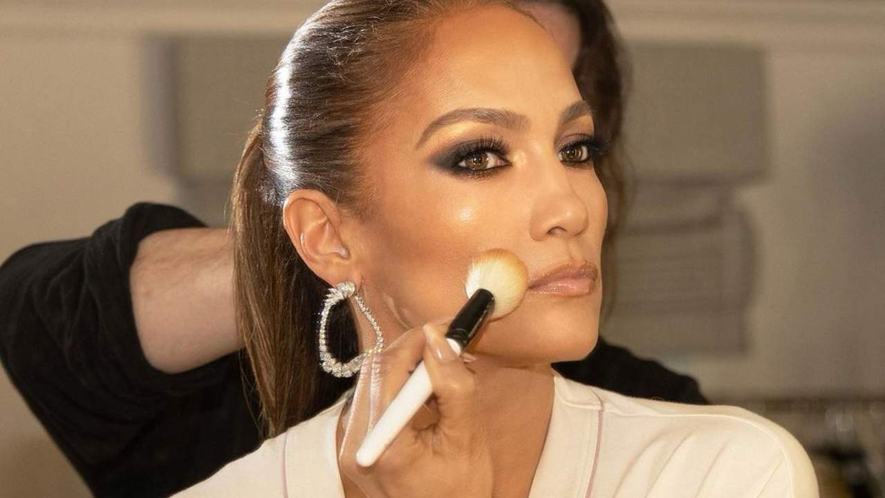 5 bases de maquillaje nada pesadas y efecto buena cara que agotan una y otra vez las mujeres de 50