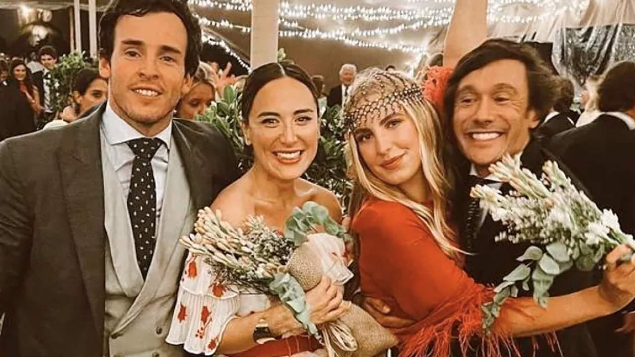 Tamara Falcó, pletórica, abre el álbum privado de la gran boda de su íntima amiga Luisa Bergel