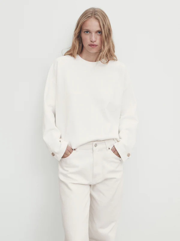 La sudadera blanca de Massimo Dutti