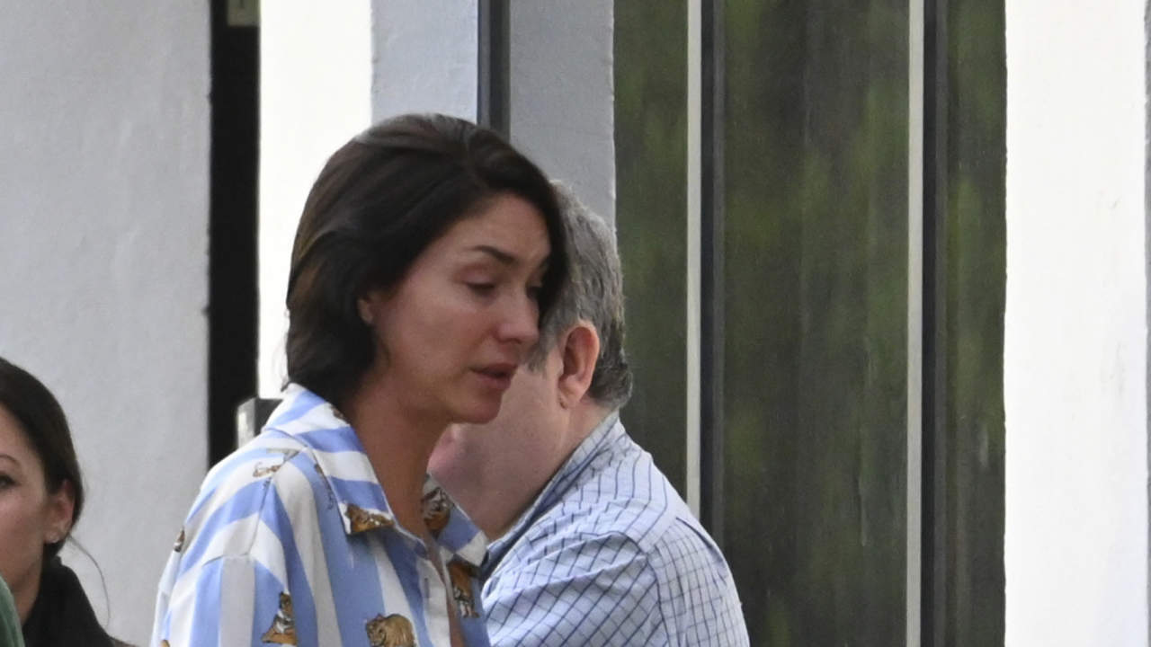 Celia, hija de Pepa Flores (Marisol), se rompe en el último adiós a Massimo Stecchini, marido de su madre
