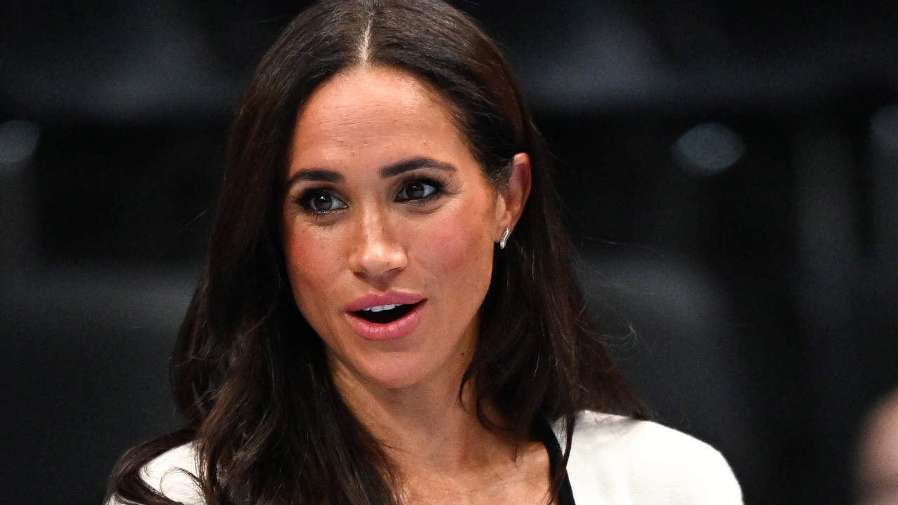 Meghan Markle presume de piernas en shorts y te enseña cómo combinarlos en otoño