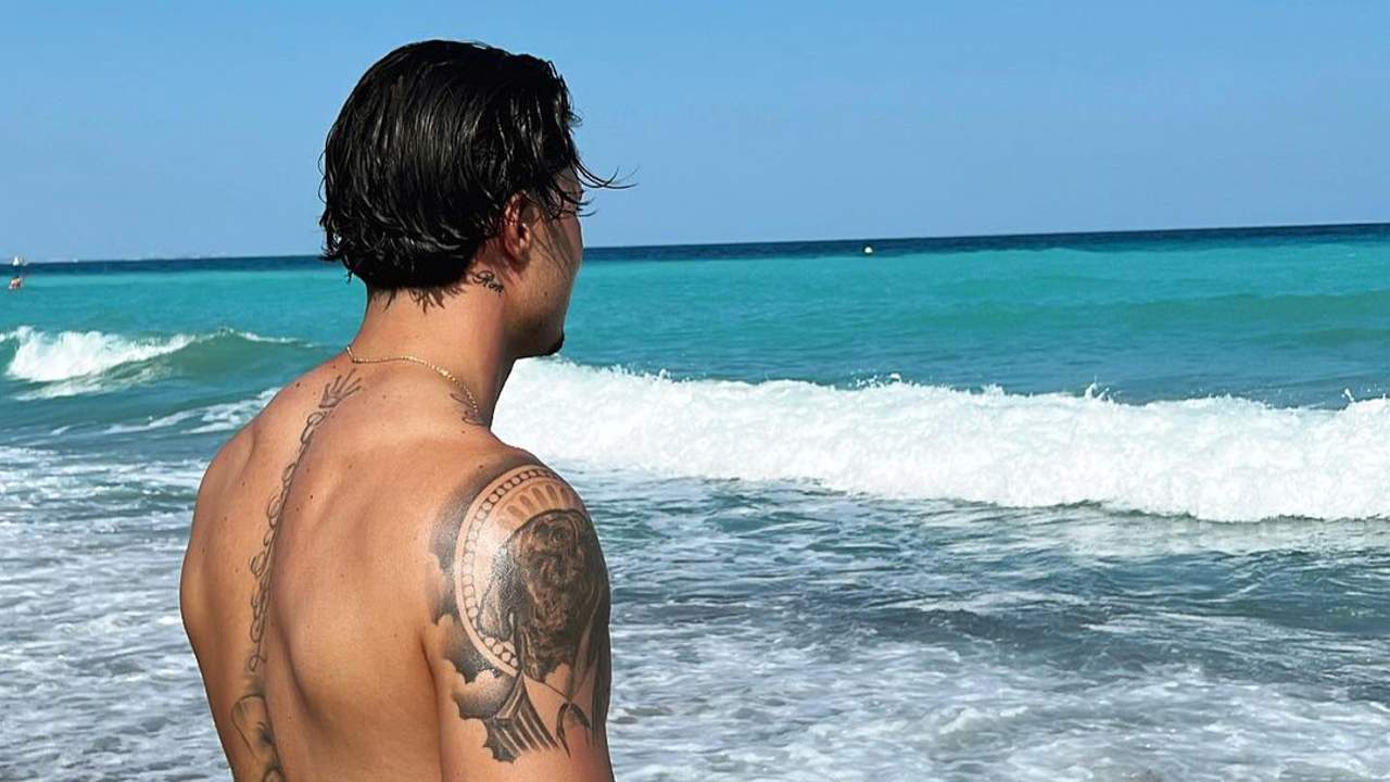 El hijo de Mar Flores revela una sorprendente imagen de vacaciones con la pulsera telemática 