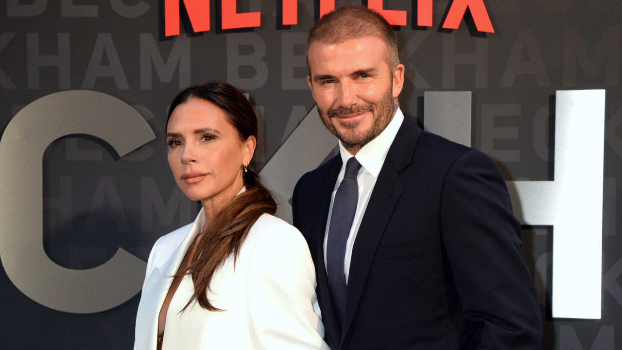 David y Victoria Beckham posan por todo lo alto con sus hijos y nueras en el estreno del documental de Netflix