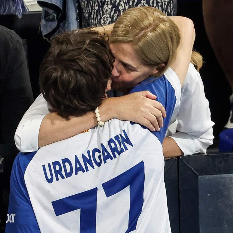 Pablo Urdangarin arropado por su madre la infanta Cristina y su suegra en su último partido