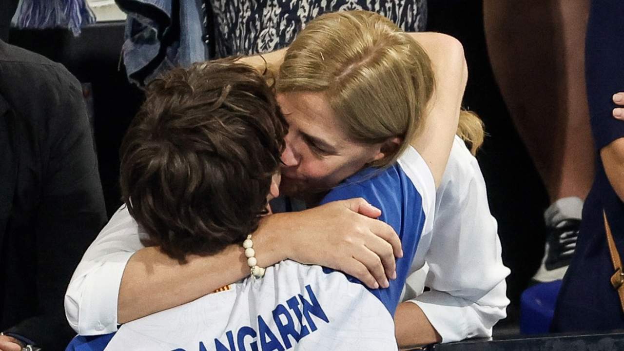 Pablo Urdangarin arropado por su madre la infanta Cristina y su suegra en su último partido