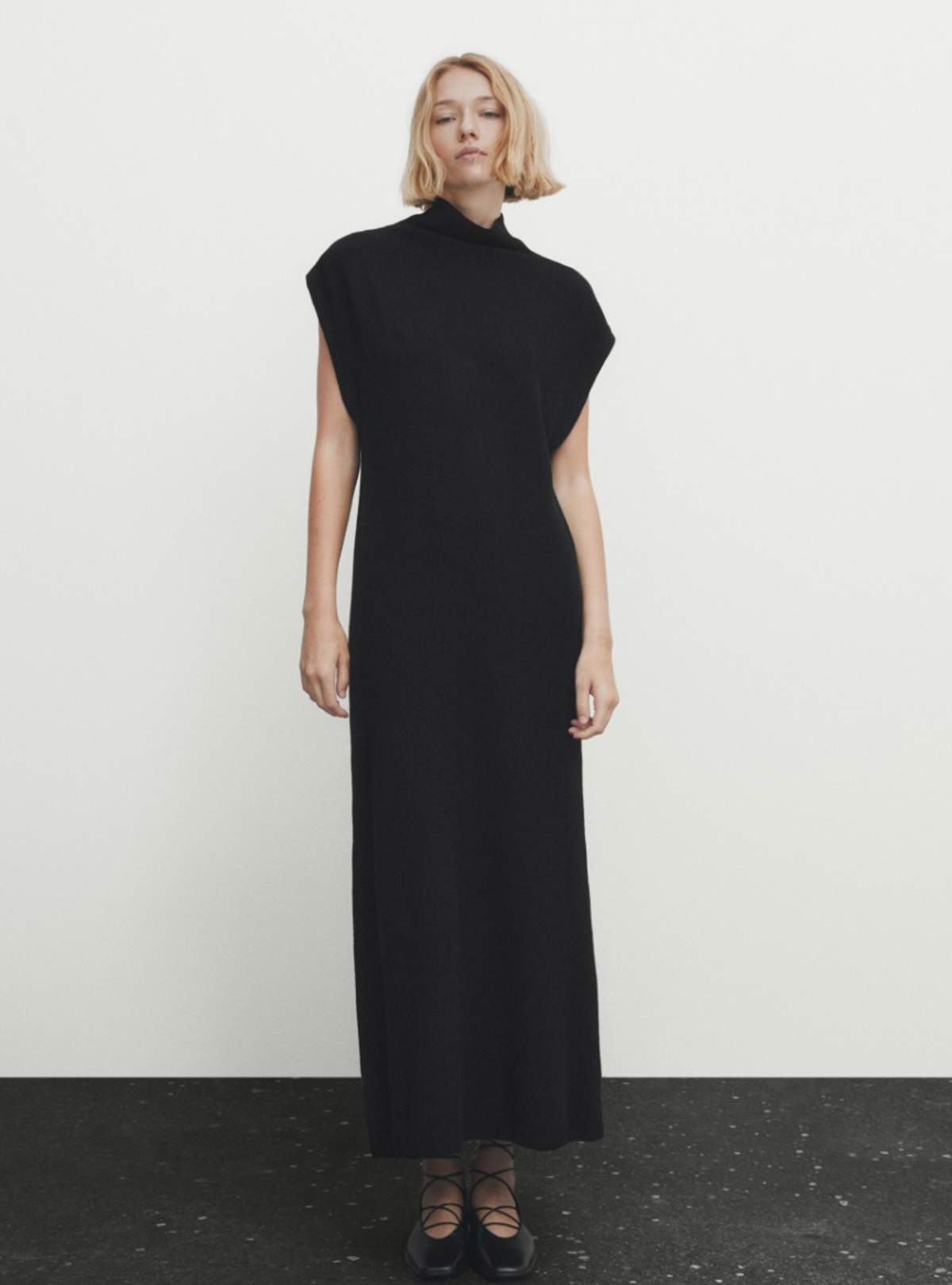 Vestido negro de Massimo Dutti