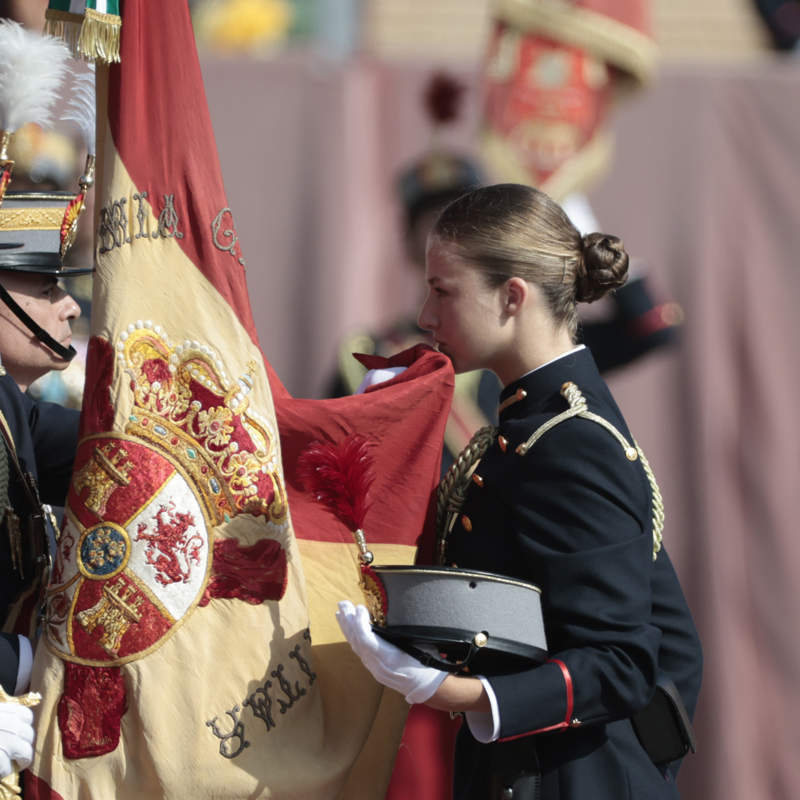 Leonor jurando bandera