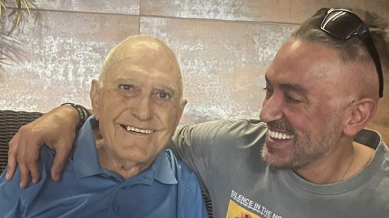 Kiko Hernández con su abuelo