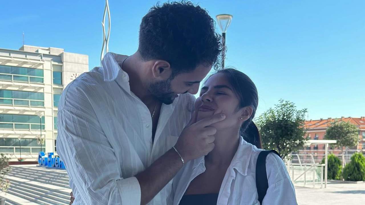 EXCLUSIVA | Isa Pantoja y Asraf Beno ya son marido y mujer: todos los detalles de su boda ante notario