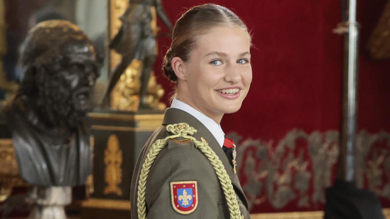 Los 'selfies' inéditos de la princesa Leonor tras el desfile de las Fuerzas Armadas