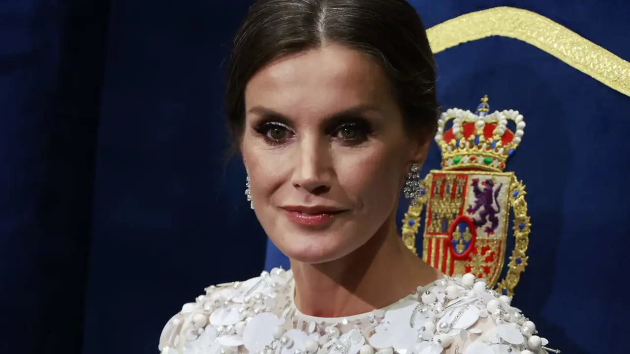 Aciertos y errores de Letizia  en Oviedo: ¿qué look llevará hoy la reina en los Premios Princesa de Asturias 2024? 