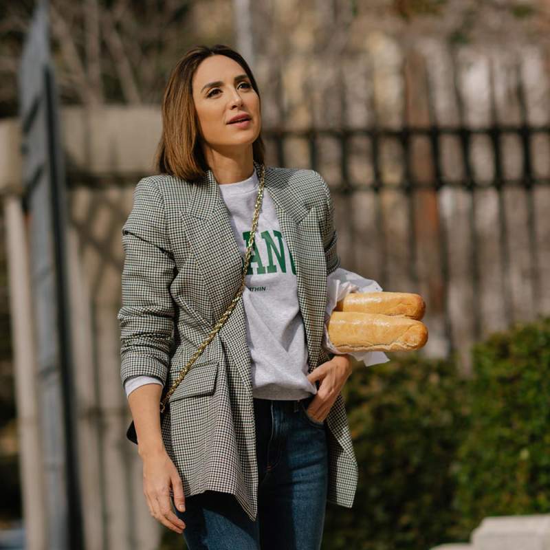 Tamara Falcó con un look con sudadera