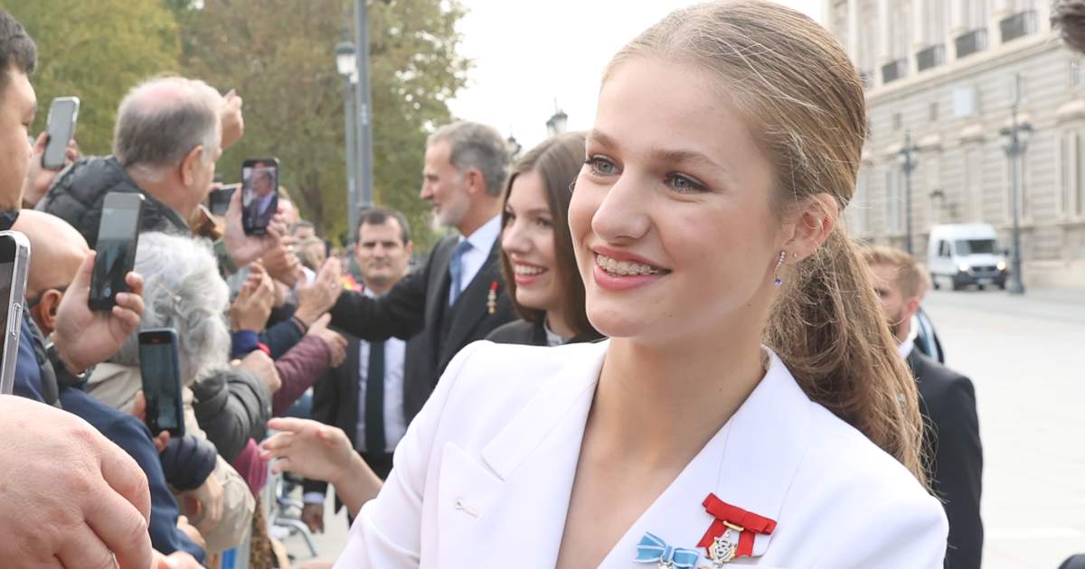 La Princesa Leonor Cercana Y Feliz Se Da Un Baño De Masas En Su 18 Cumpleaños