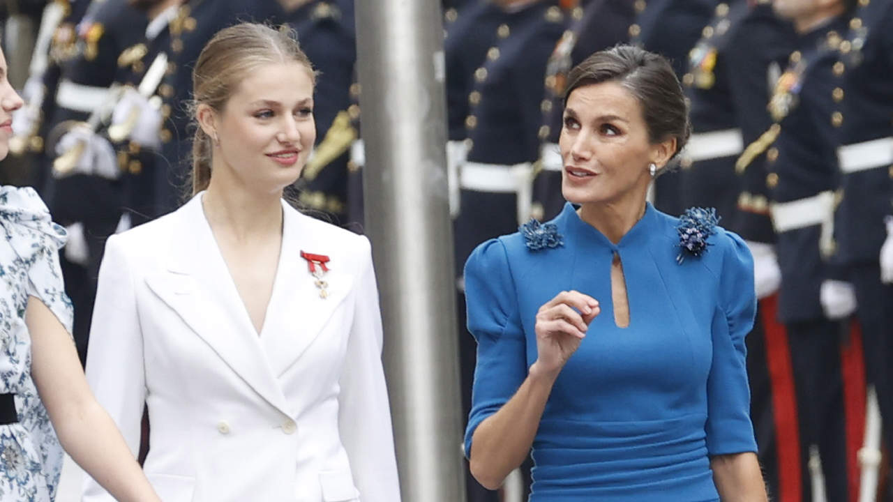 Leonor se mira en su madre, la reina Letizia: el guiño que todos comentan en la jura de la Constitución