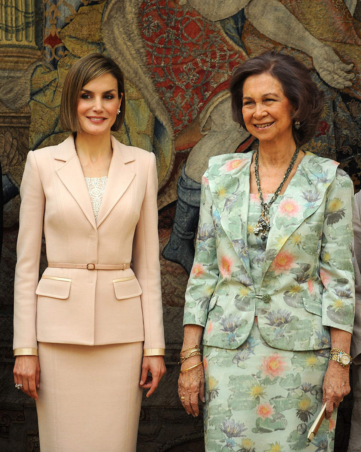 Letizia y sofía presidiendo su primer acto juntas