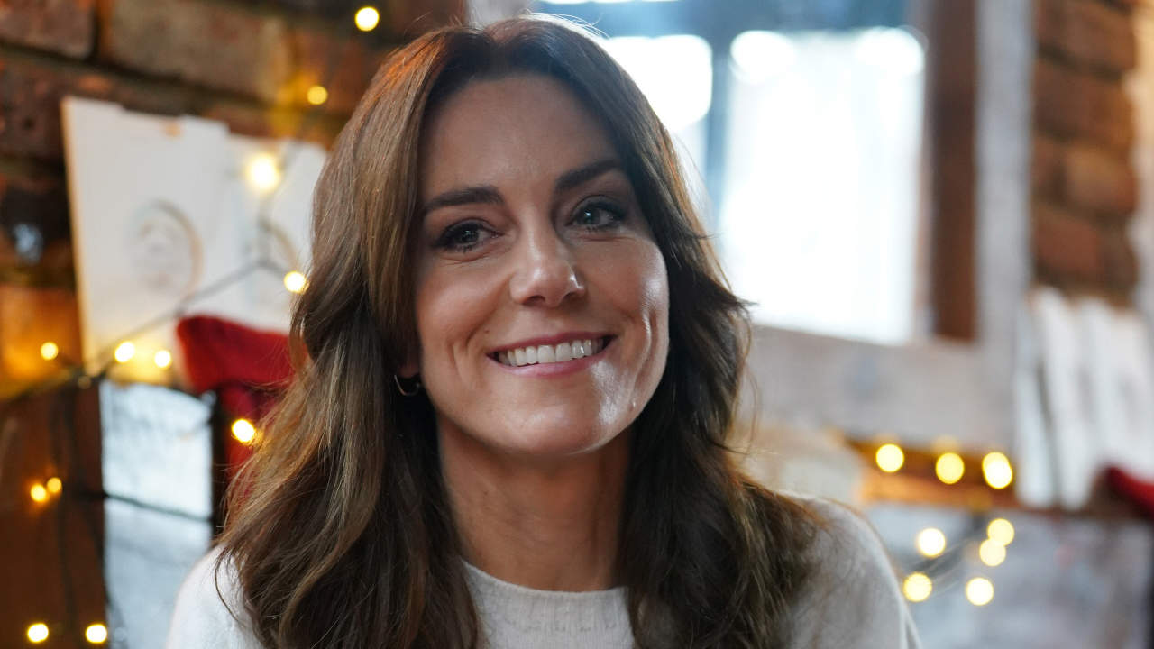 Jersey marinero y botas 'blundstone': el mix juvenil de Kate Middleton es perfecto para los días de lluvia 