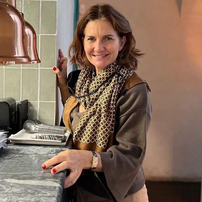 Con despacho propio y una enorme cocina donde imparte cursos, Samantha Vallejo-Nágera nos cuela en su espectacular vivienda en Madrid 