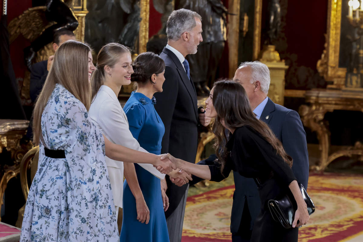 Leonor y Sofía con Eva Fernández