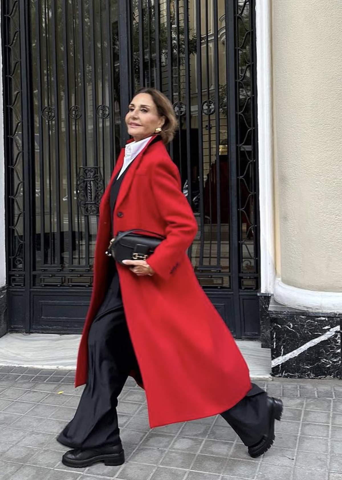 Naty Abascal abrigo rojo Zara