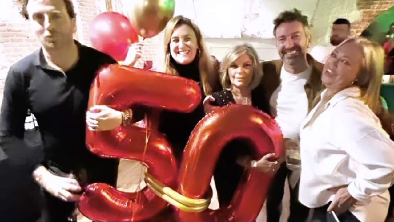 Terelu Campos, Belén Esteban y Carlota Corredera lo dan todo en la fiesta del 50 cumpleaños de David Valldeperas