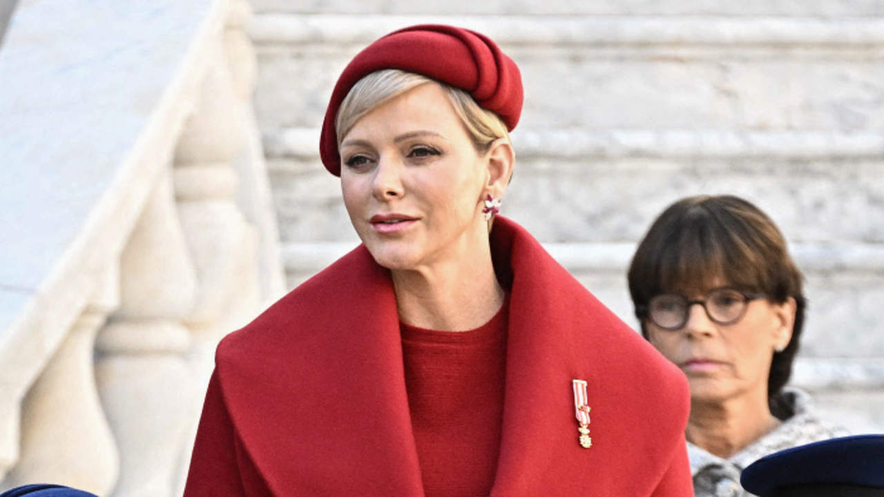 Del rojo Navidad de Charlene de Mónaco a la elegancia de Carolina: 6 looks monegascos que todas quieren copiar