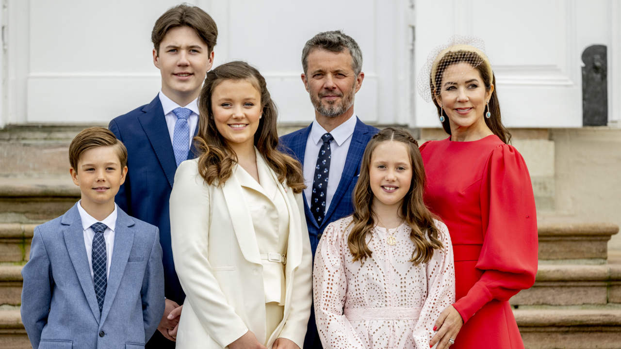 Federico y Mary con sus cuatro hijos