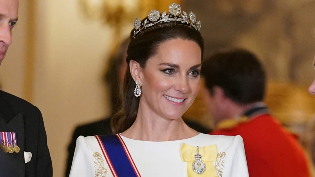 Kate Middleton recupera su esplendor con un impresionante vestido novia y una tiara jamás vista