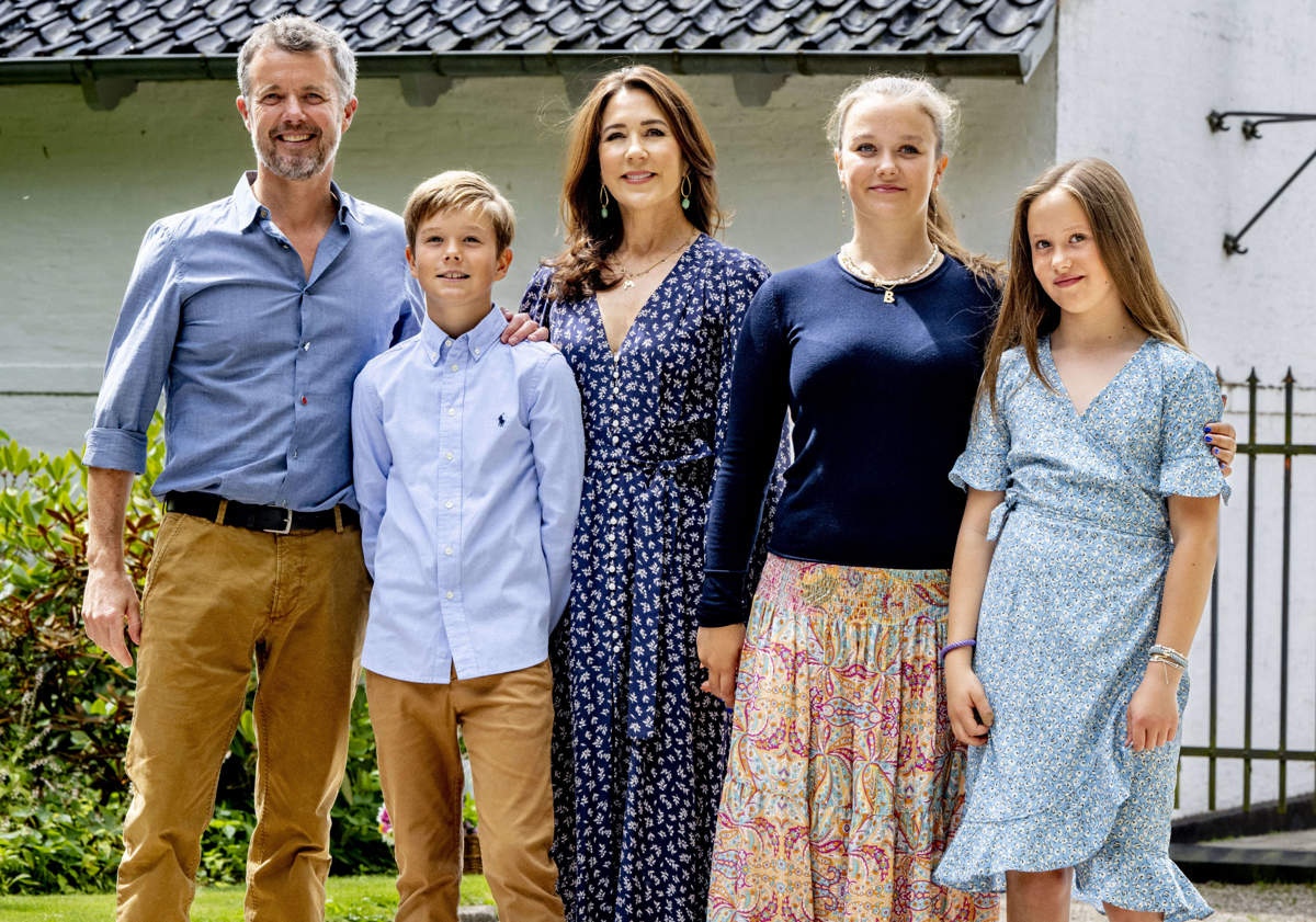 Federico y Mary de Dinamarca con sus hijos