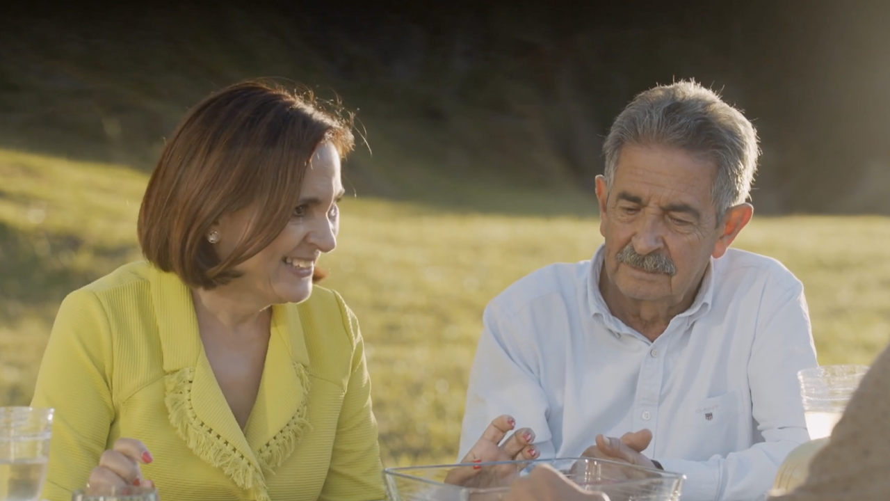 Miguel Ángel Revilla y su mujer Aurora Díaz: su día a día luchando contra la enfermedad en su casa de Cantabria