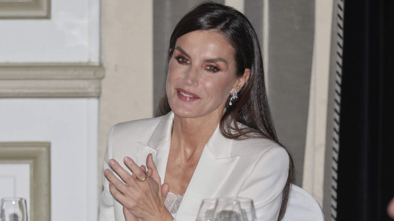 La reina Letizia da un giro radical y rompe con su norma no-escrita en los Premios Cerecedo 