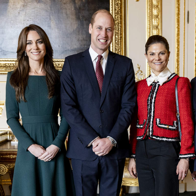 Los dos looks completamente opuestos de Kate Middleton y Victoria de Suecia en su primer duelo de estilo en Londres