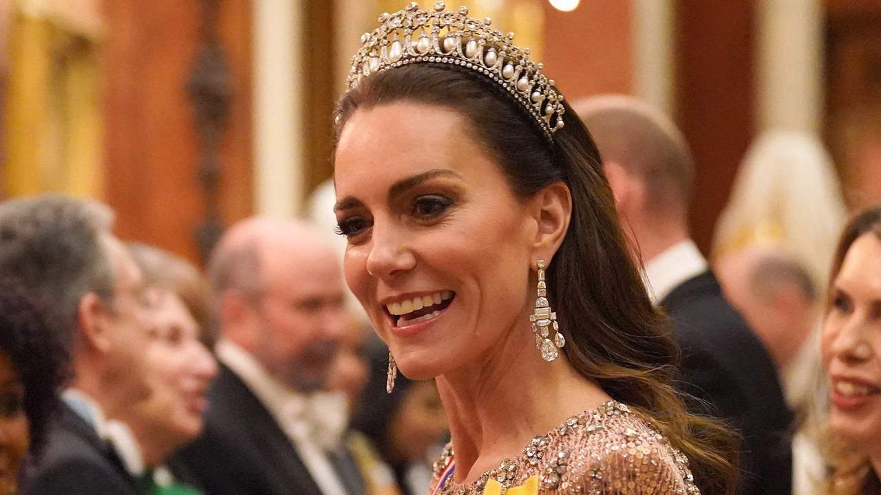 Kate Middleton brilla en una noche de gala con un impresionante vestido de lentejuelas y la tiara favorita de Lady Di
