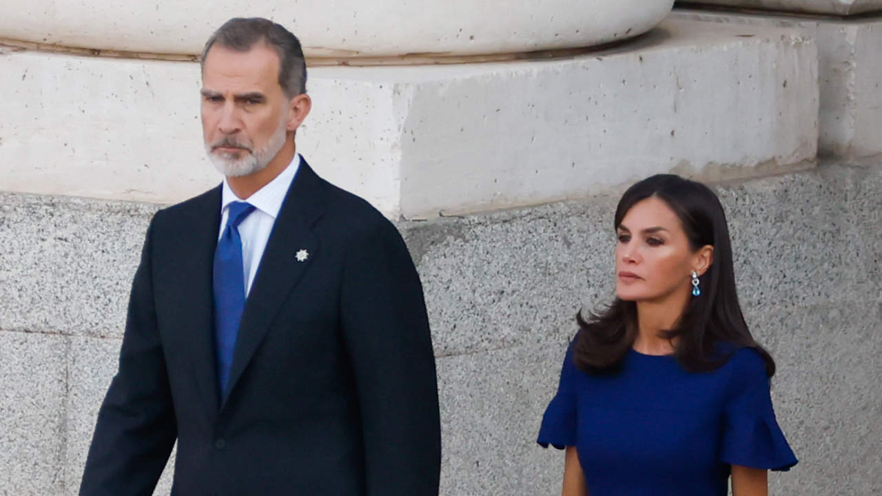 El rey Felipe VI y la reina Letizia dan su pésame a los familiares y amigos de Itziar Castro